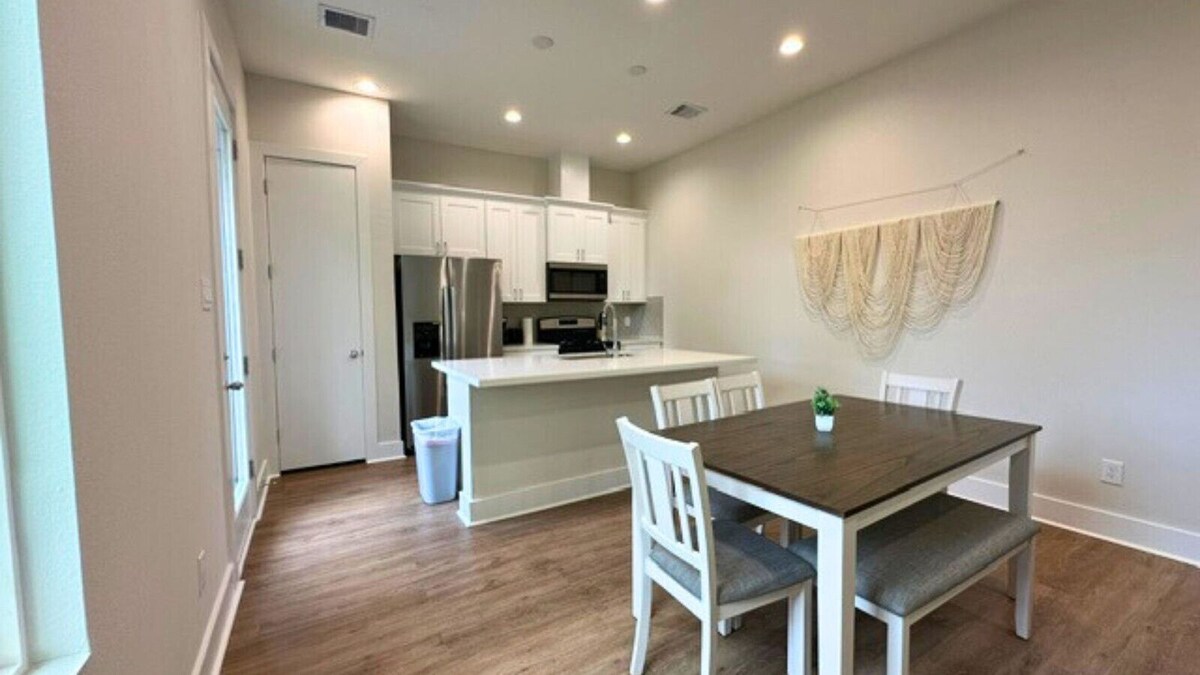 Photo 6 of Bright & Modern Houston Getaway | Gated Community Close to Everything