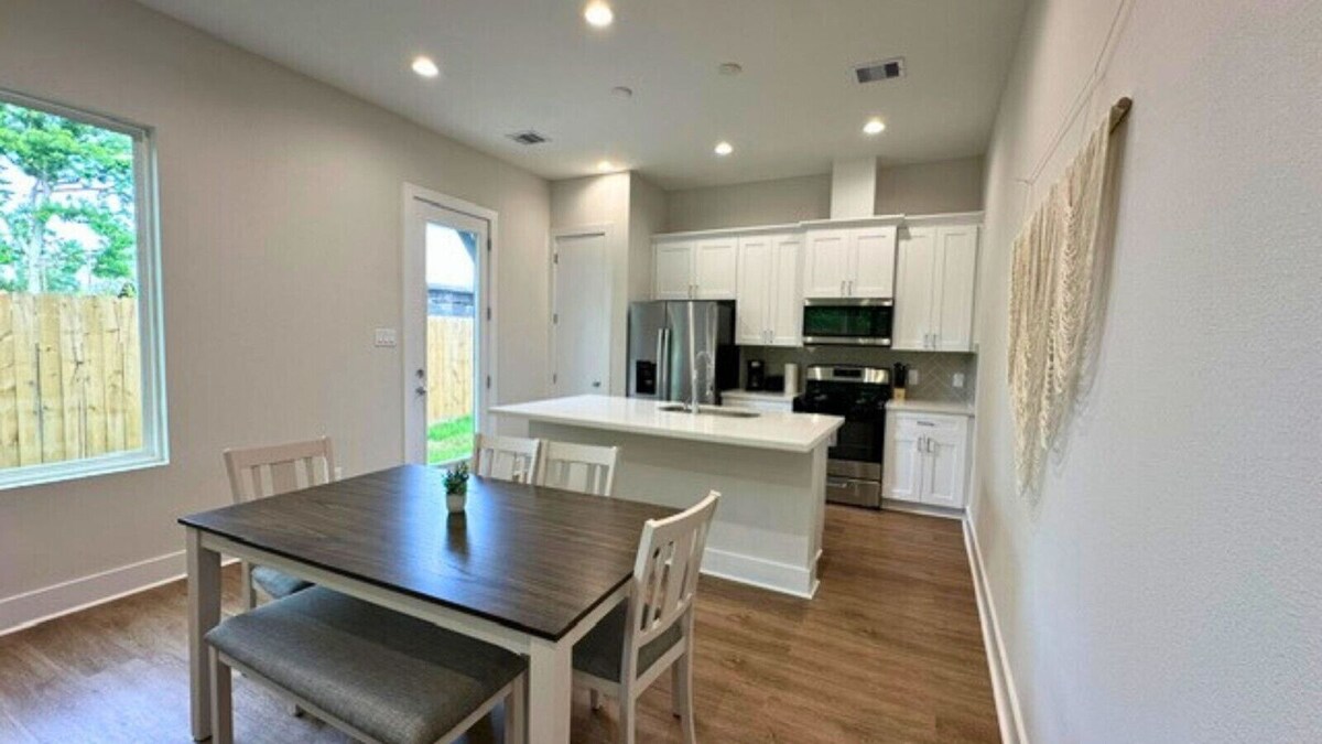 Photo 5 of Bright & Modern Houston Getaway | Gated Community Close to Everything