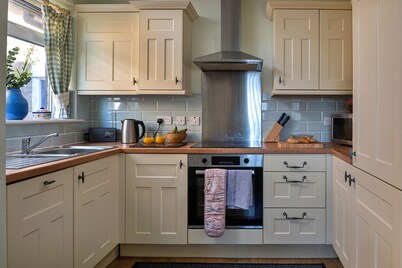 Accessible Family Bungalow Near Beach, No Deposit