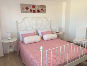 2 bedrooms, iron/ironing board, free WiFi, bed sheets - Bay Gardens Apartments (Old Bay Group) (Giardini Naxos)