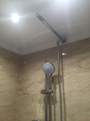 Shower, hair dryer, bidet, towels - Bay Gardens Apartments (Old Bay Group) (Giardini Naxos)