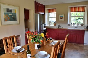 Cottage | Dining