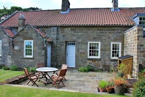 Cottage | Outdoor dining