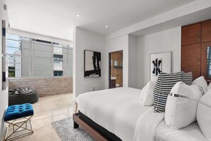 1 Schlafzimmer, Schreibtisch, Bügeleisen/Bügelbrett, Reisekinderbett