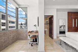 1 Schlafzimmer, Schreibtisch, Bügeleisen/Bügelbrett, Reisekinderbett