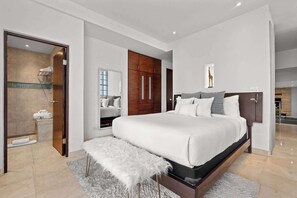 1 Schlafzimmer, Schreibtisch, Bügeleisen/Bügelbrett, Reisekinderbett