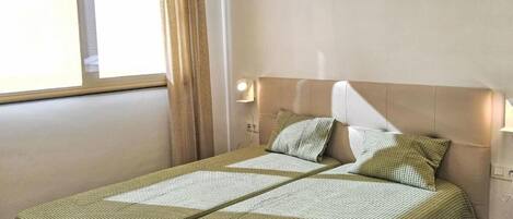 3 bedrooms, WiFi, bed sheets