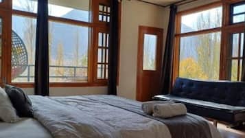Deluxe Double Room, Mountain View | Soundproofing, iron/ironing board, free WiFi