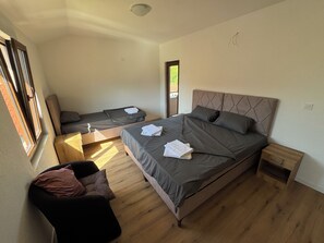 1 chambre, lit parapluie, Wi-Fi gratuit, draps fournis