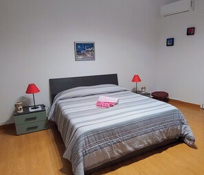 2 dormitorios, tabla de planchar con plancha, wifi y ropa de cama