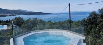 Villa Arian with great sea view, great pool and 6 minutes walk from the beach