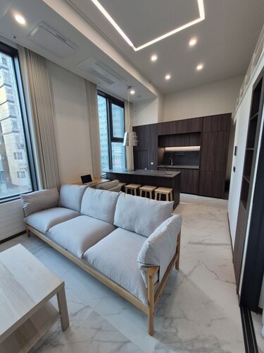 A comfortable house,  Dongdaemun History & Culture Park Station