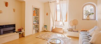 Unusual apartment "Les Fontaines