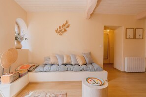 Interior - Unusual apartment "Les Fontaines (Saint-Paul-de-Vence)