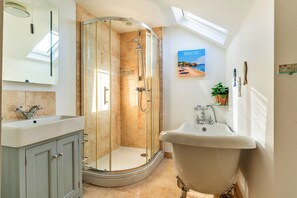 House | Bathroom - House in Mynytho With Sea & Mountain Views (Pwllheli)