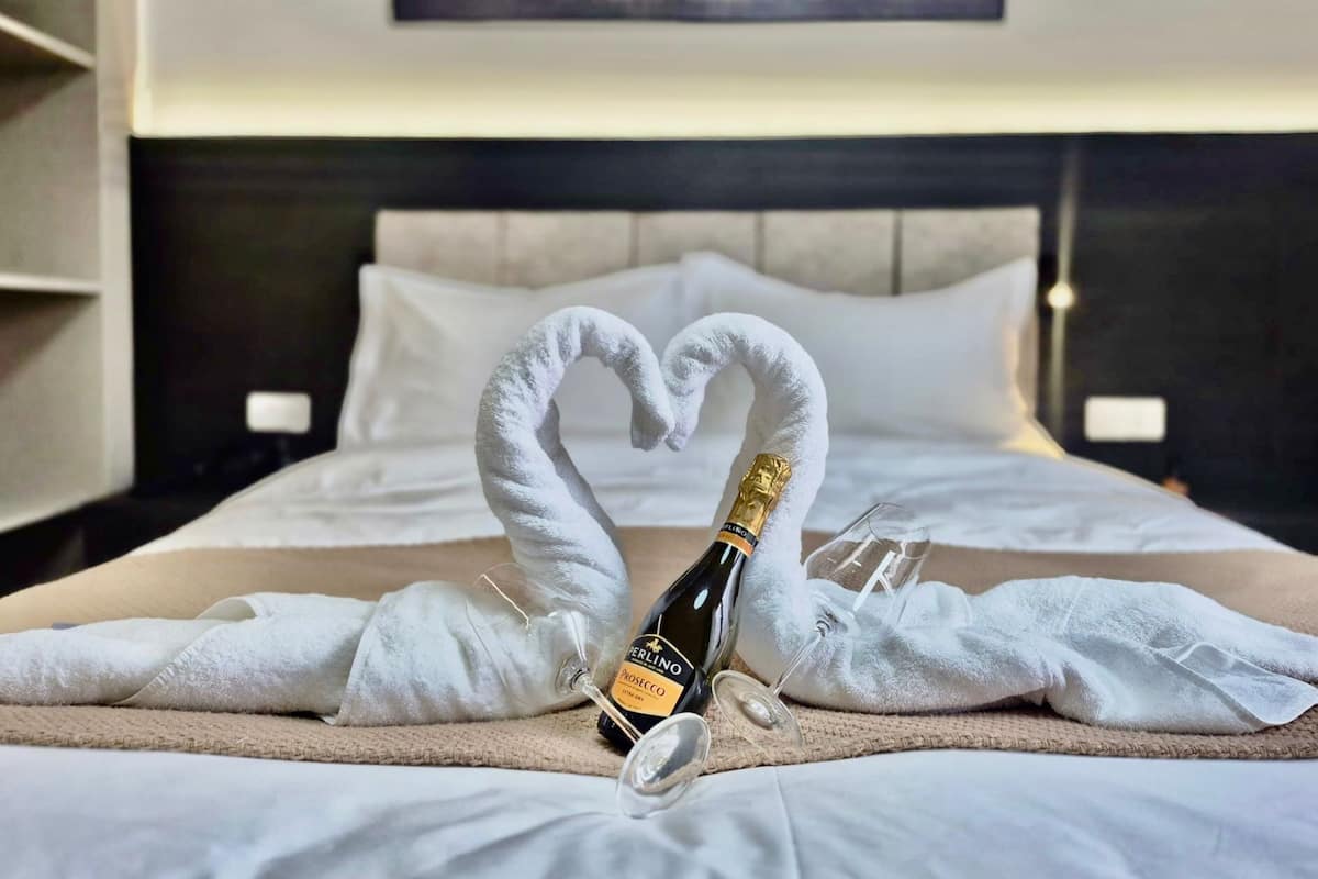 In-room safe, desk, laptop workspace, free WiFi