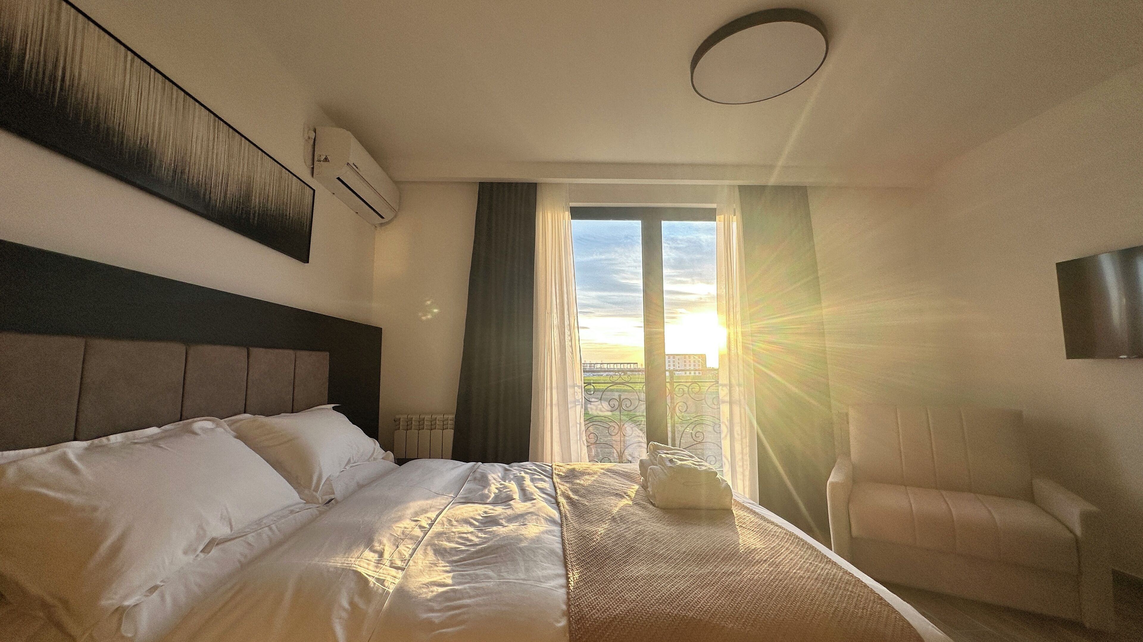 Deluxe Room, 1 King Bed with Sofa bed