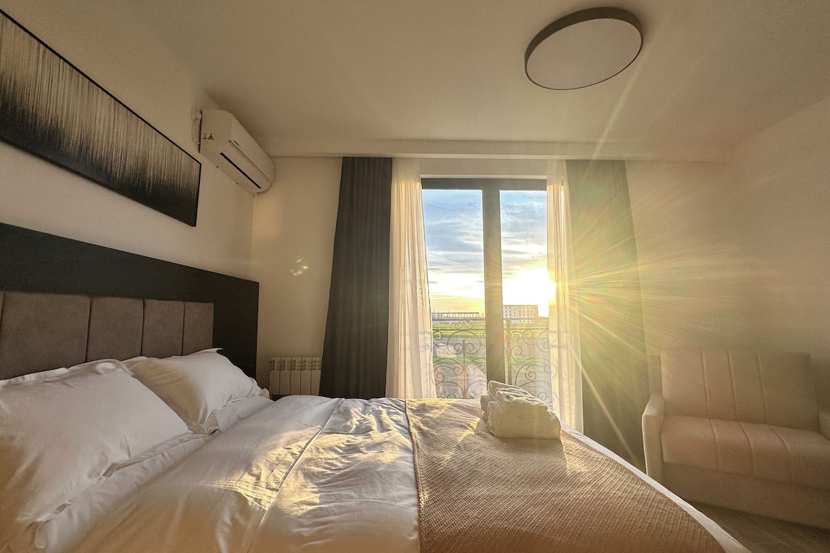 Deluxe Room, 1 King Bed with Sofa bed | In-room safe, desk, laptop workspace, free WiFi