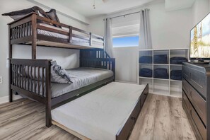 2 bedrooms, desk, iron/ironing board, WiFi