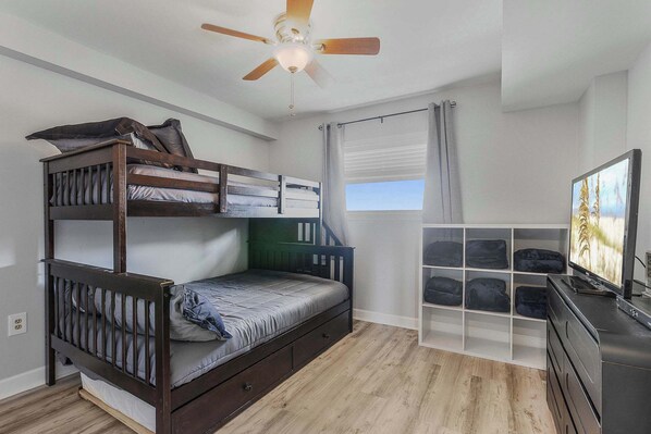2 bedrooms, desk, iron/ironing board, WiFi