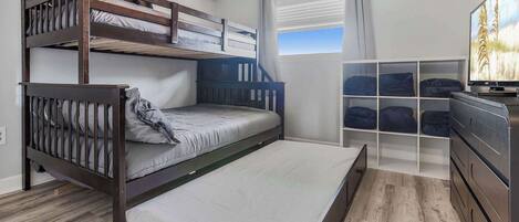 2 bedrooms, desk, iron/ironing board, WiFi