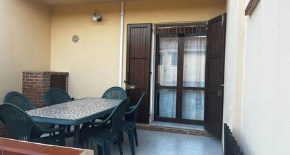 Detached apartment just minutes from the beach with private parking