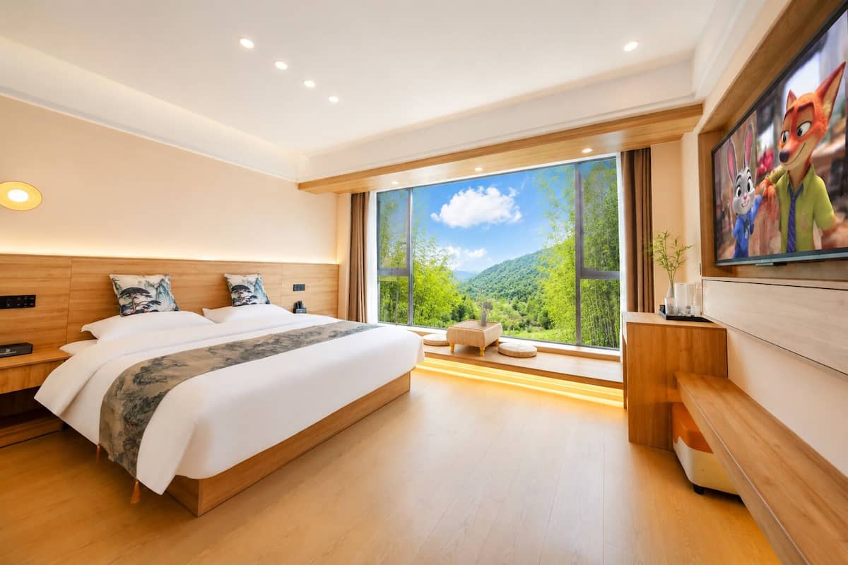 Luxury Double Room | Premium bedding, down duvets, pillow-top beds, laptop workspace