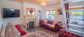 O'Sullivan's cottage:  with Pool Table, Darts.  Golf Course nearby!