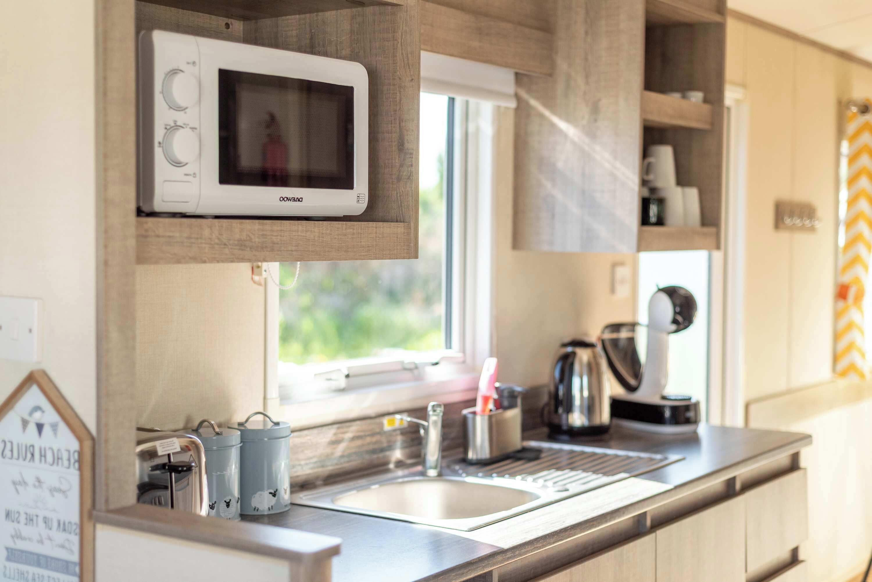 雪櫃、微波爐、焗爐、爐具