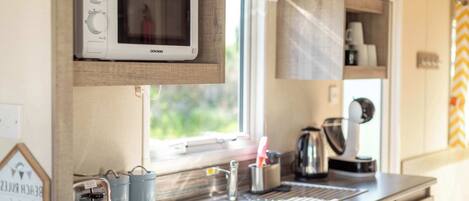 雪櫃、微波爐、焗爐、爐具