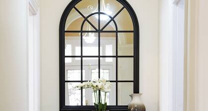 Charming home by Swan BnB Management