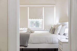 4 slaapkamers, een strijkplank/strijkijzer, gratis wifi, beddengoed