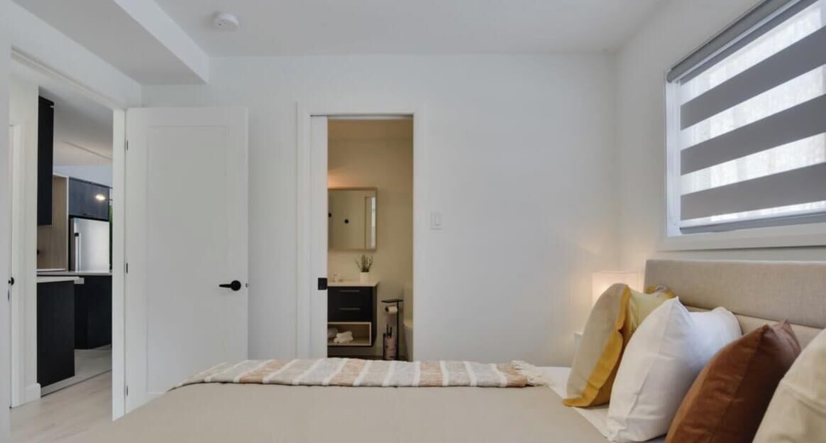 3 makuuhuonetta, työpöytä, Wi-Fi, vuodevaatteet