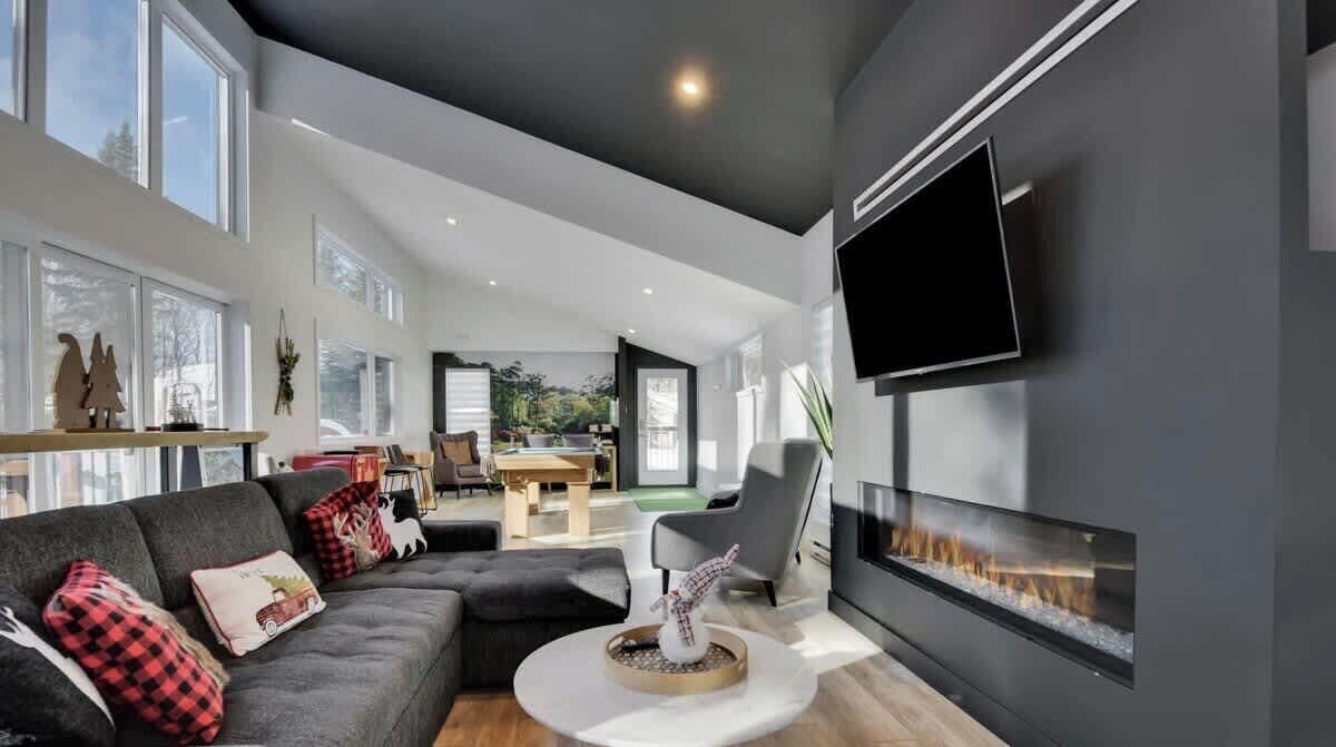 Fernseher, Kamin, Arbeitsbereiche