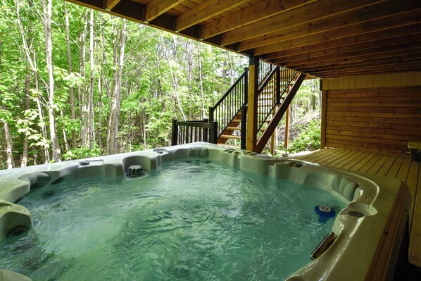 Outdoor spa tub