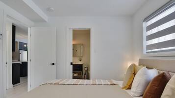 3 bedrooms, desk, WiFi, bed sheets