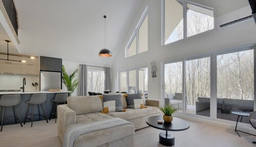 Charmant Boisé | Peaceful Getaway | Spa with Forest View