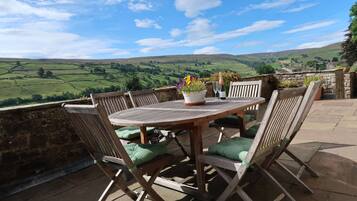 House | Outdoor dining