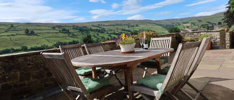 House | Outdoor dining