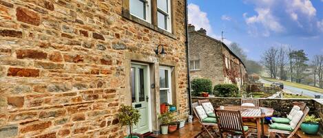 ハウス | 屋外ダイニングエリア