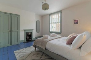 3 bedrooms, iron/ironing board, travel cot, free WiFi