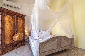 Iron/ironing board, travel crib, free WiFi, bed sheets