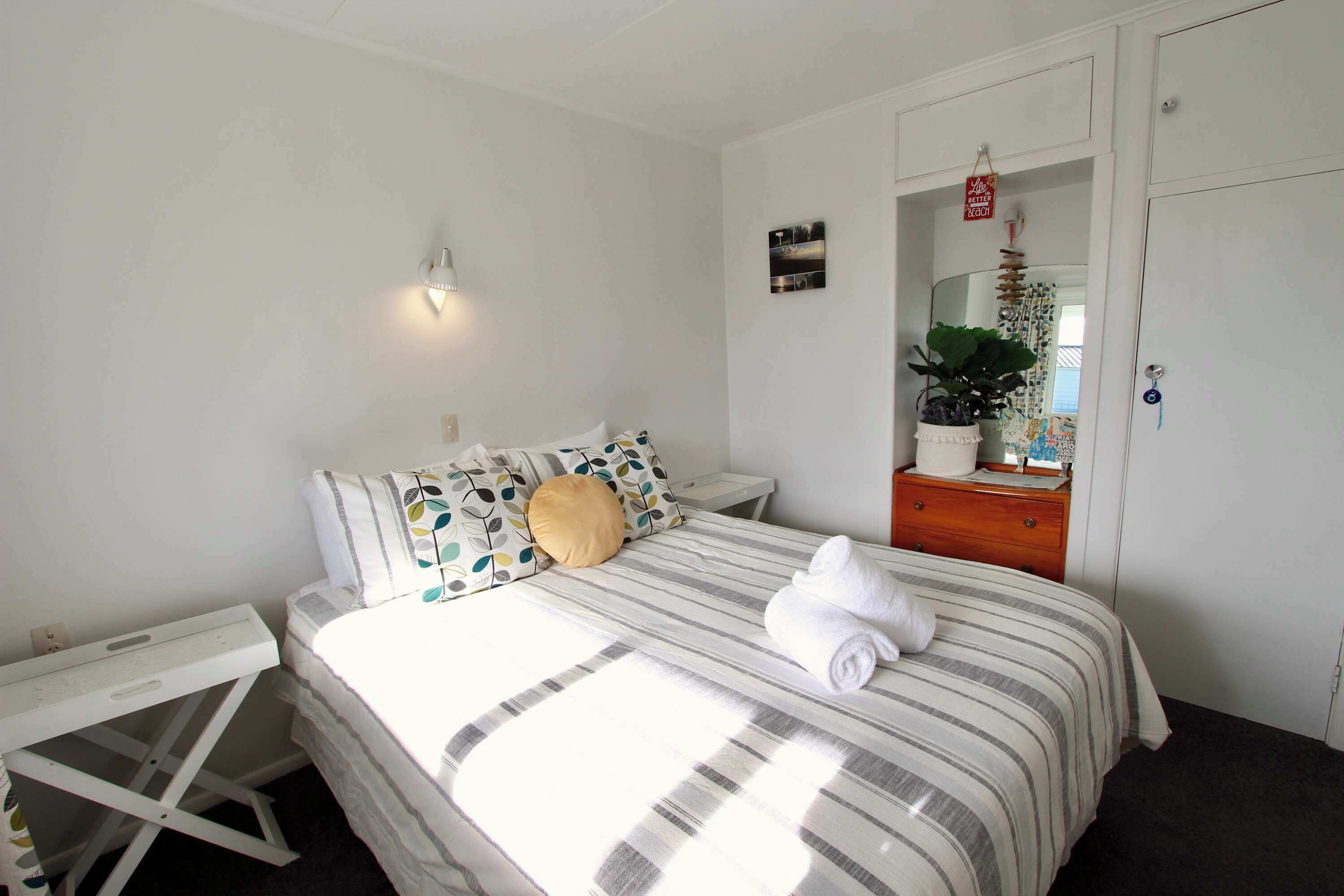 3 bedrooms, bed sheets