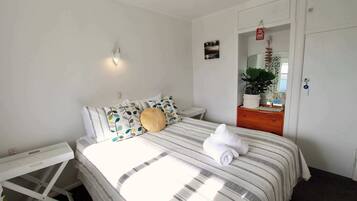 3 bedrooms, bed sheets