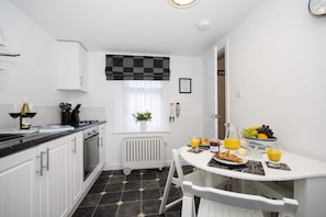 Cottage | Private kitchen - Delightful Seaside Retreat in Gardenstown, No Deposit (Banff)