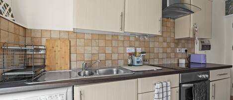 Kühlschrank, Mikrowelle, Ofen, Wasserkocher