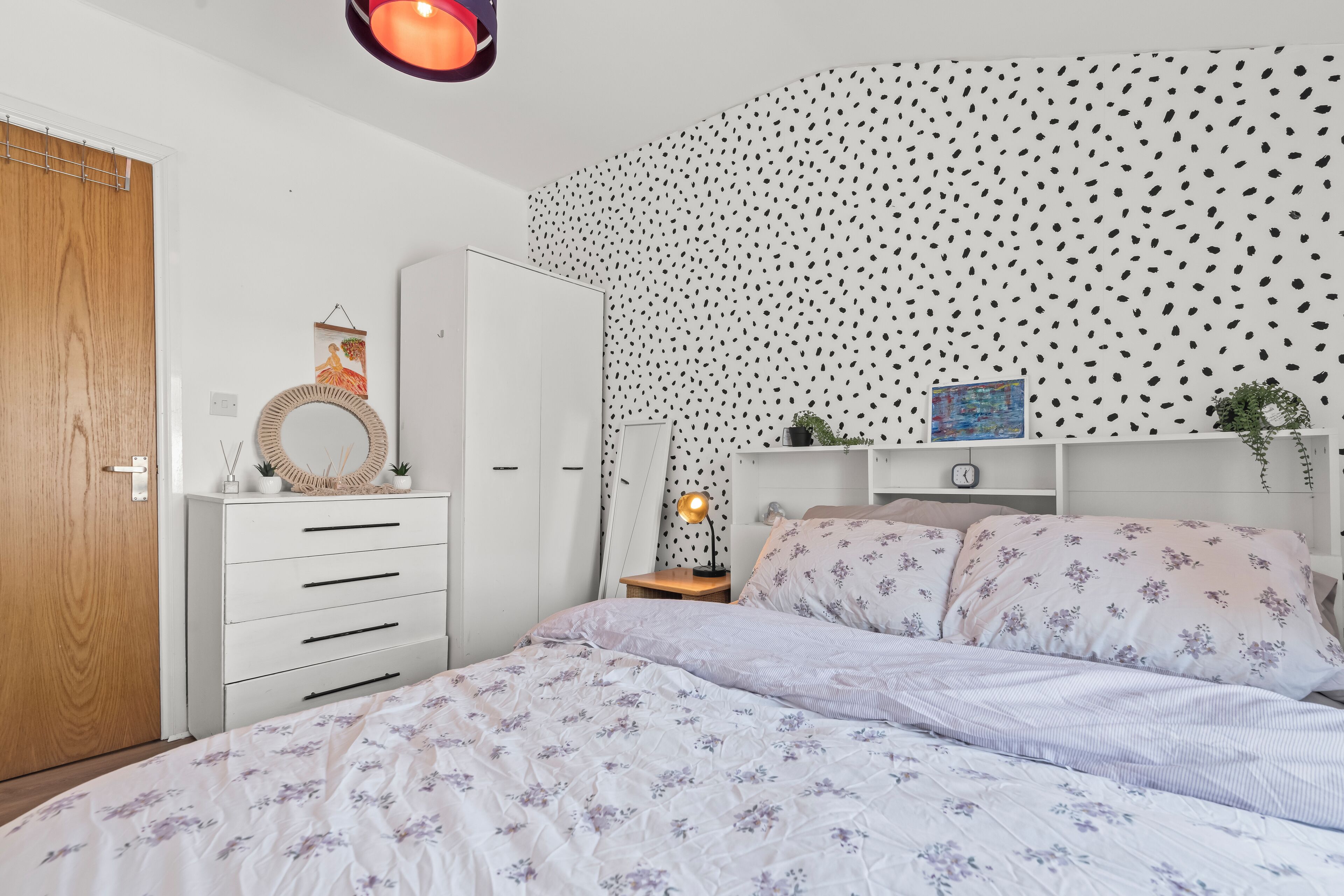 1 dormitori, planxa i posts de planxar, wifi gratuïta i roba de llit 