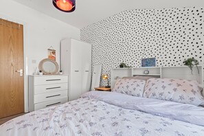 1 bedroom, iron/ironing board, free WiFi, bed sheets