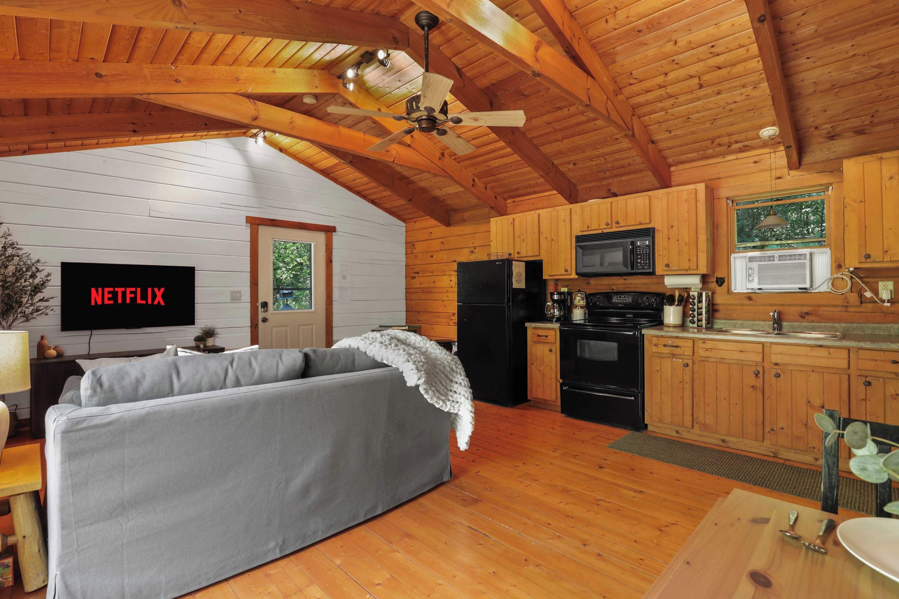 Fernseher, Kamin, Arbeitsbereiche