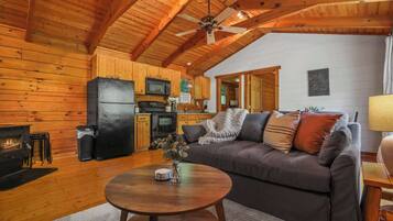 Una televisión, una chimenea, una oficina